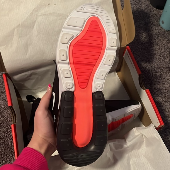 Nike 270s - Picture 2 of 5